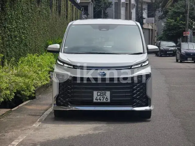 Toyota Voxy 2025 photo 2