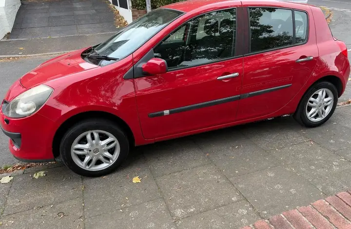 Renault Clio 2007 photo 2