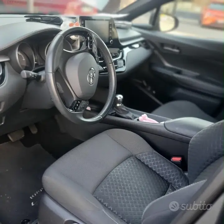 Toyota C-Hr 2023 photo 2