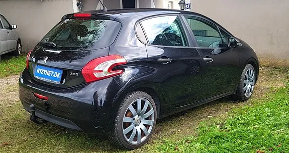 Peugeot 208 2015 photo 5