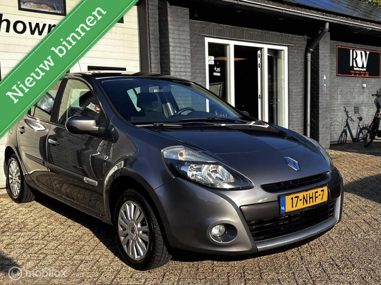 Renault Clio 2010 photo 3