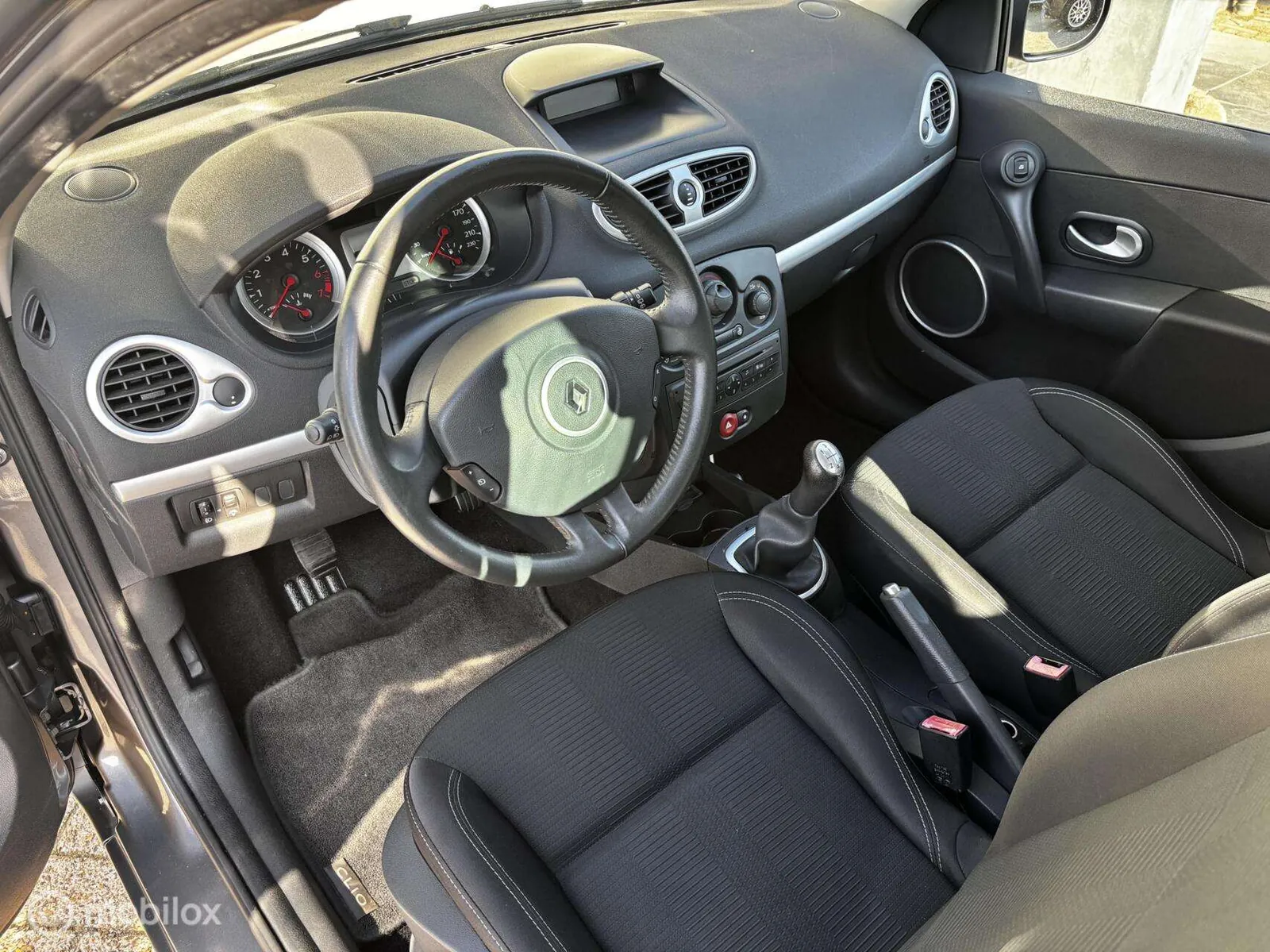 Renault Clio 2010 photo 4