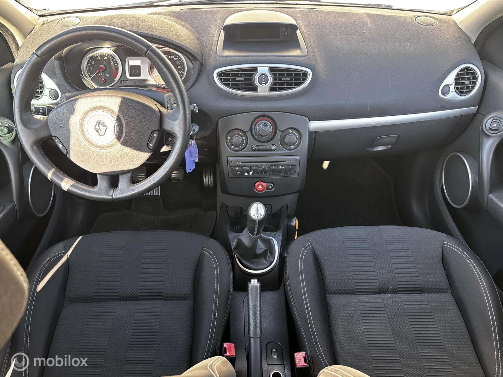 Renault Clio 2010 photo 5