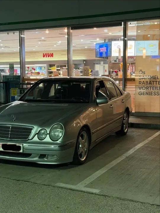 Mercedes-Benz E-Class 2001 photo 2
