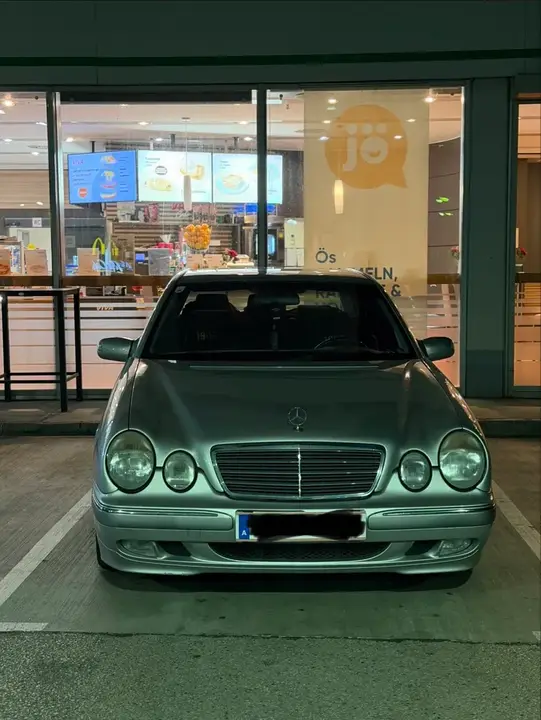Mercedes-Benz E-Class 2001 photo 3
