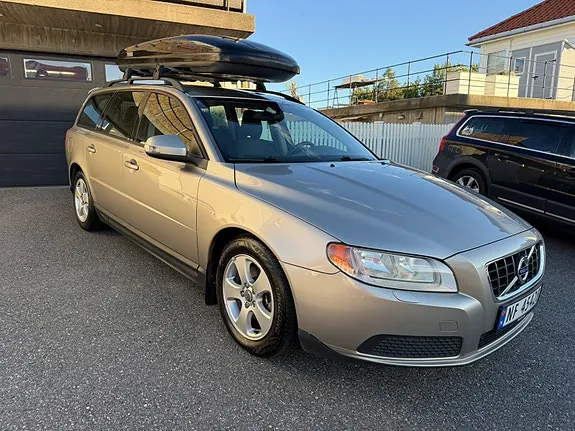 Volvo V70 2010 photo 2