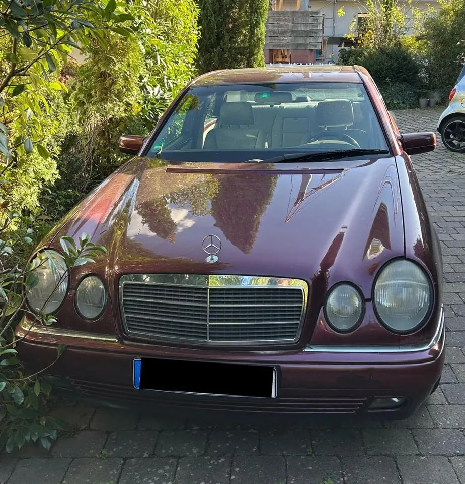 Mercedes-Benz E 200
