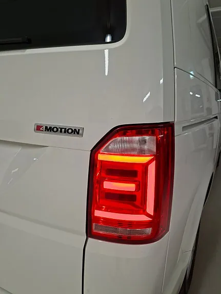 Volkswagen Transporter 2018 photo 4