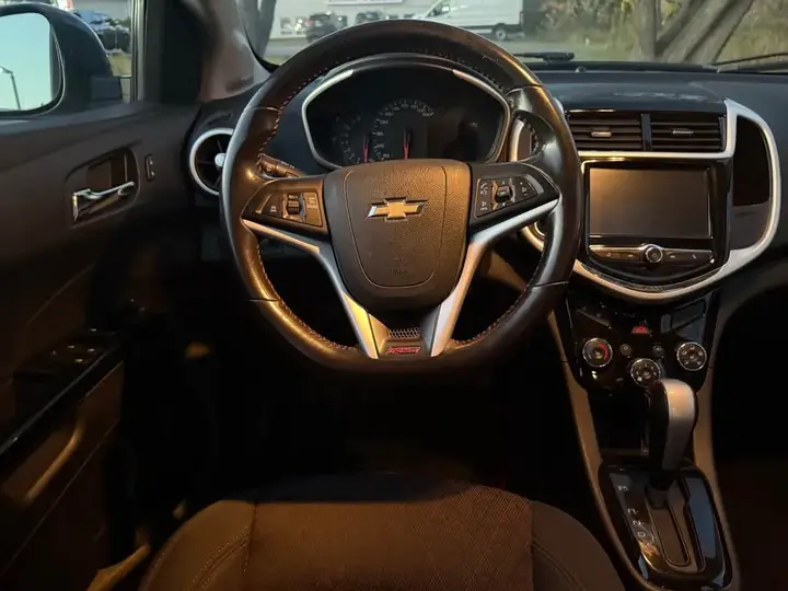 Chevrolet Sonic 2017 photo 3