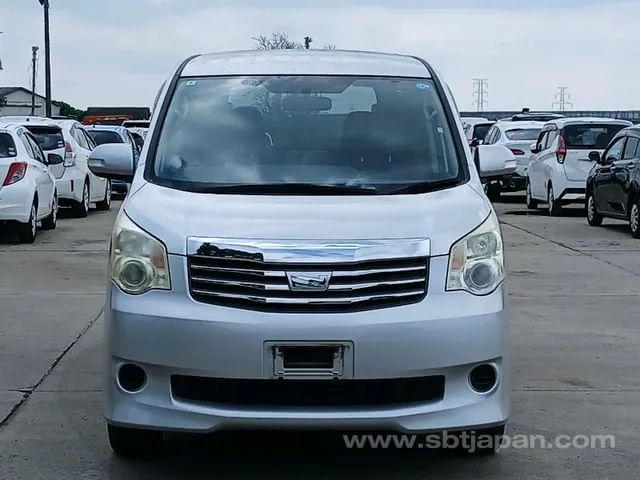 Toyota Noah X 2012 photo 2