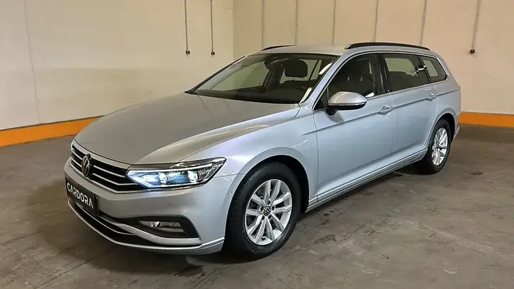 Volkswagen Passat 2023 photo 2