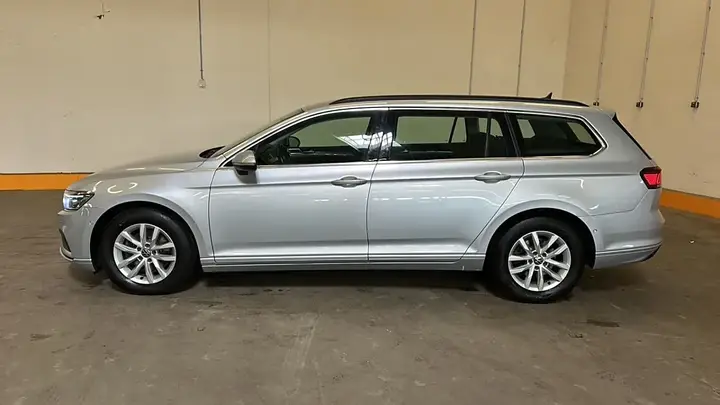 Volkswagen Passat 2023 photo 3