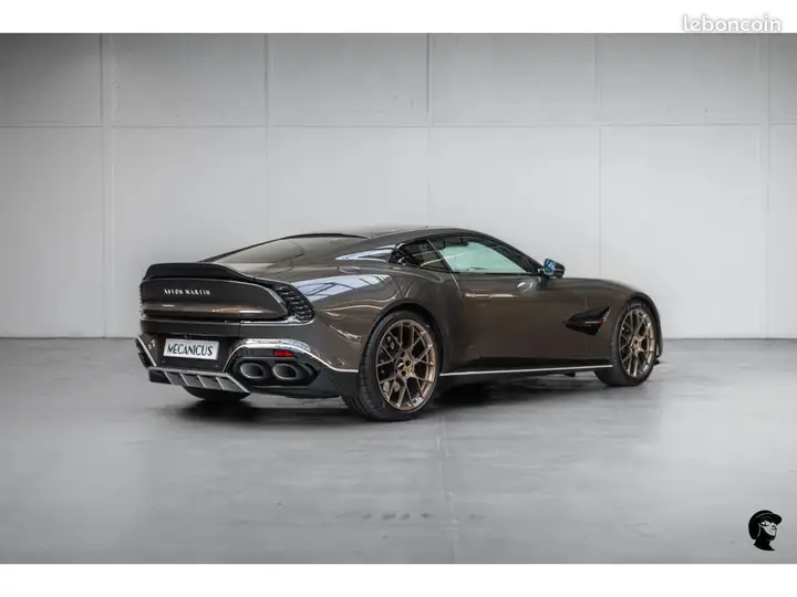Aston Martin Vanquish 2025 photo 3