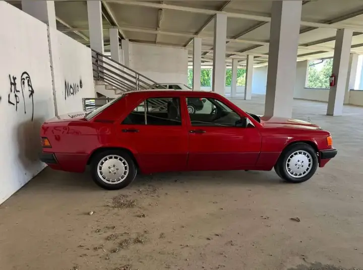 Mercedes-Benz 190 1990 photo 3