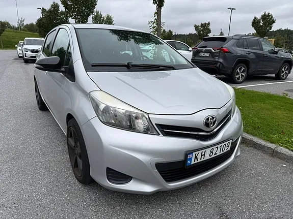 Toyota Yaris 2012 photo 2