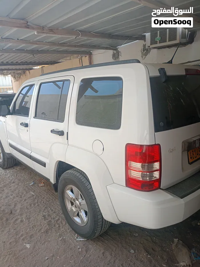 Jeep Cherokee 2011 photo 2
