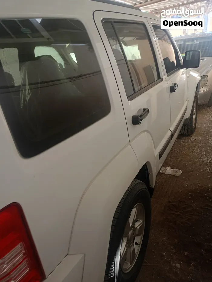 Jeep Cherokee 2011 photo 4