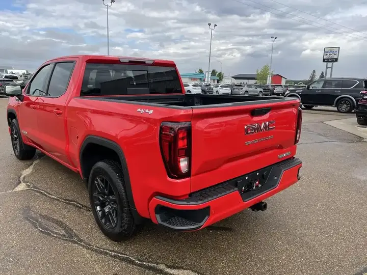 GMC Sierra 1500 2026 photo 2