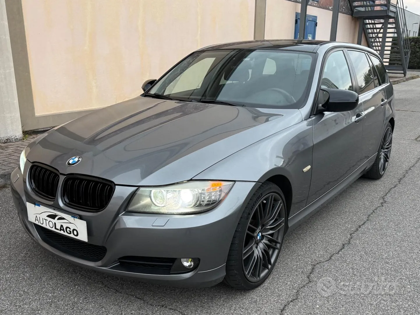 BMW 318D 2010 photo 2