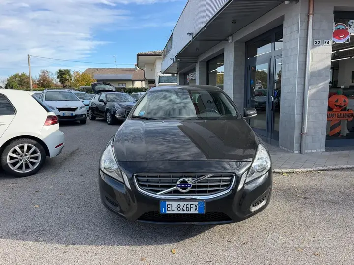Volvo V60 2012 photo 2