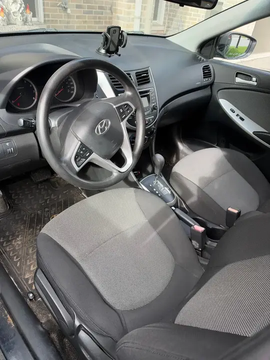 Hyundai Accent 2012 photo 5