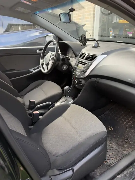 Hyundai Accent 2012 photo 2