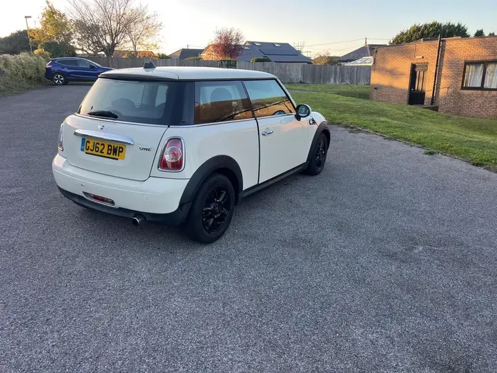 Mini One 2013 photo 3
