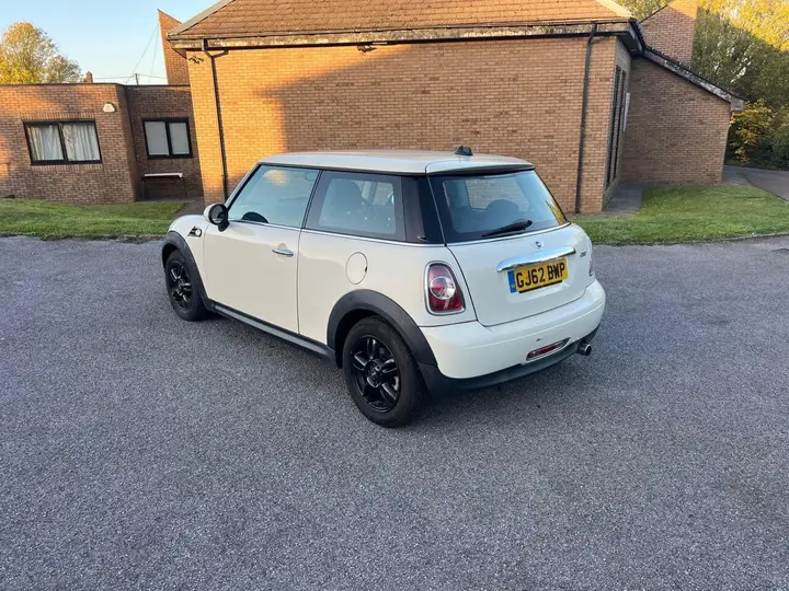Mini One 2013 photo 5
