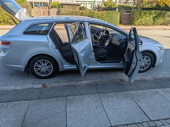 Toyota Avensis 2009 photo 5