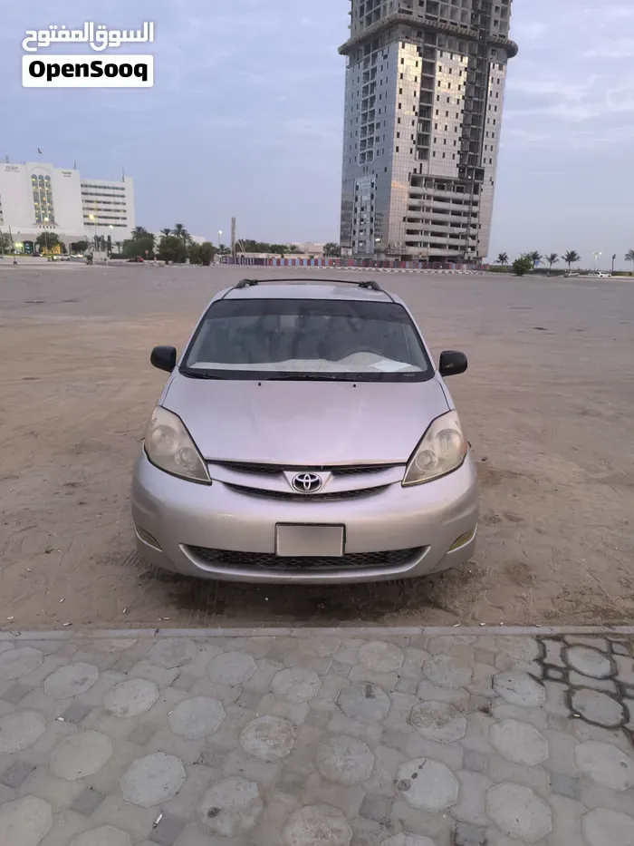 Toyota Sienna 2010 photo 3