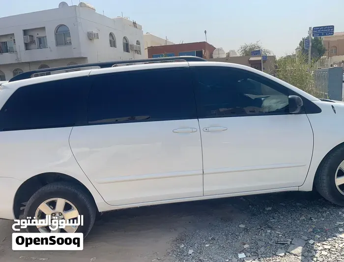 Toyota Sienna 2010 photo 4