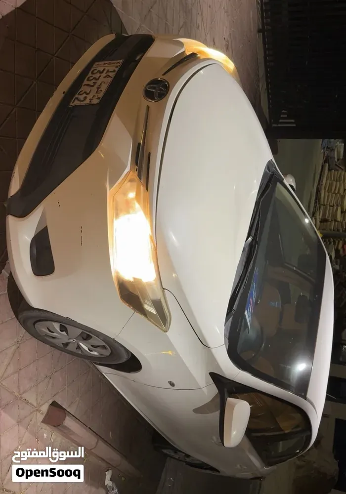 Toyota Yaris 2016 photo 2
