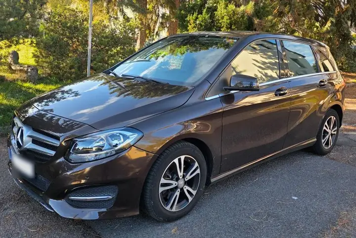 Mercedes-Benz B 180