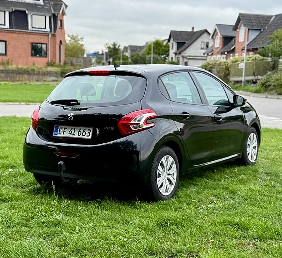 Peugeot 208 2014 photo 3