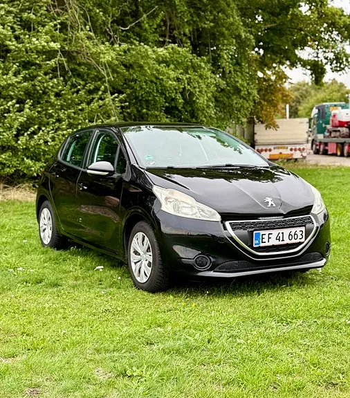 Peugeot 208 2014 photo 2