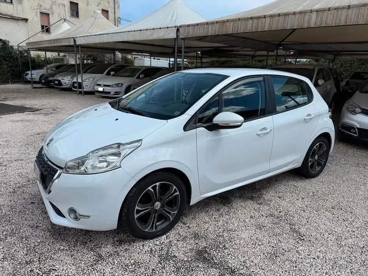 Peugeot 208 2015 photo 4