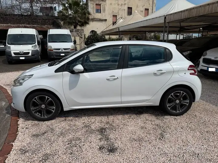 Peugeot 208 2015 photo 5