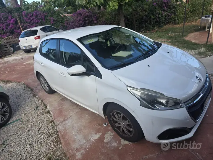 Peugeot 208 2015 photo 4