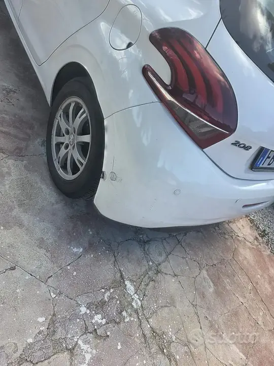 Peugeot 208 2015 photo 5