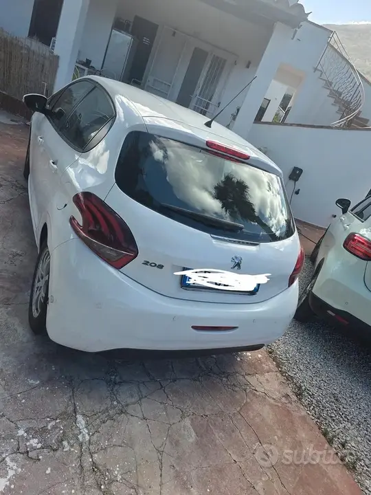 Peugeot 208 2015 photo 2