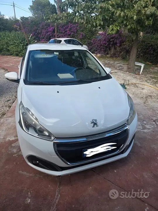 Peugeot 208 2015 photo 3