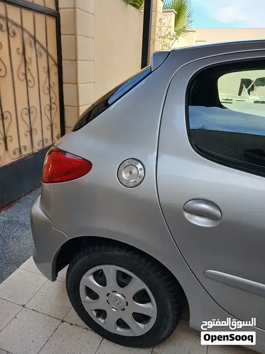 Peugeot 206 2008 photo 2