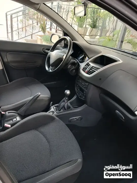 Peugeot 206 2008 photo 4