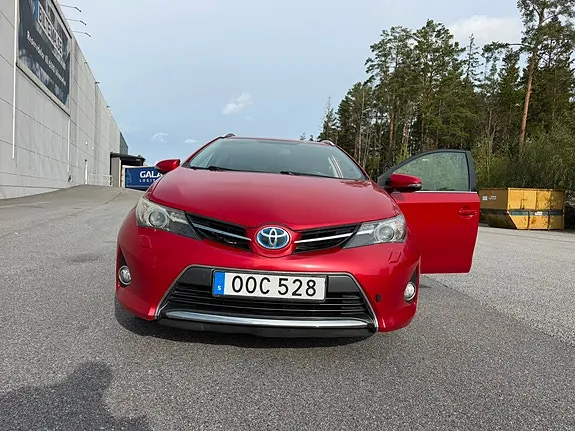 Toyota Auris 2014 photo 2