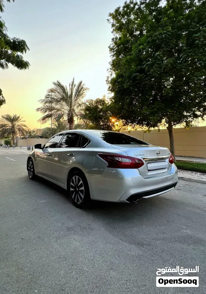 Nissan Altima 2018 photo 2