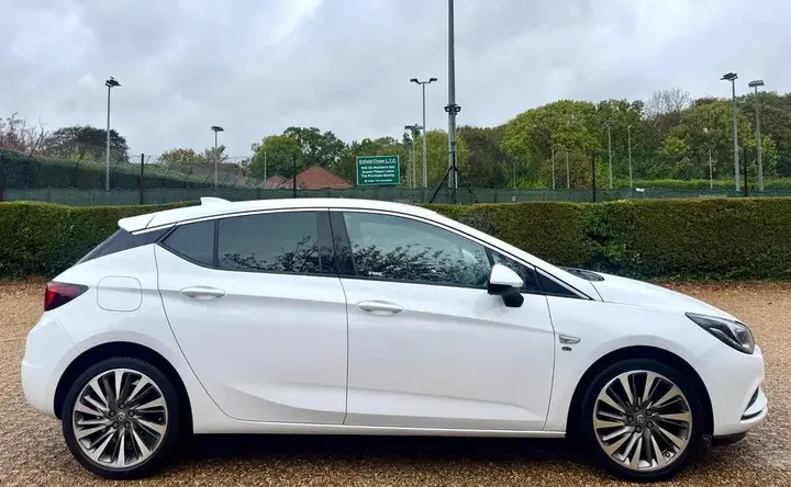 Vauxhall Astra 2017 photo 2