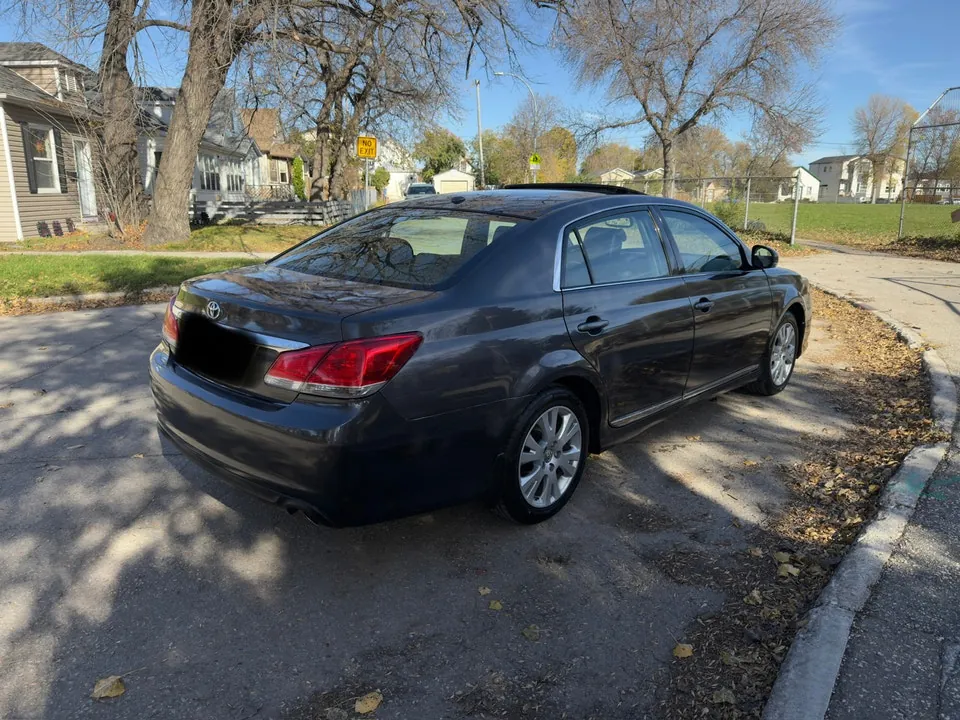 Toyota Avalon 2011 photo 2