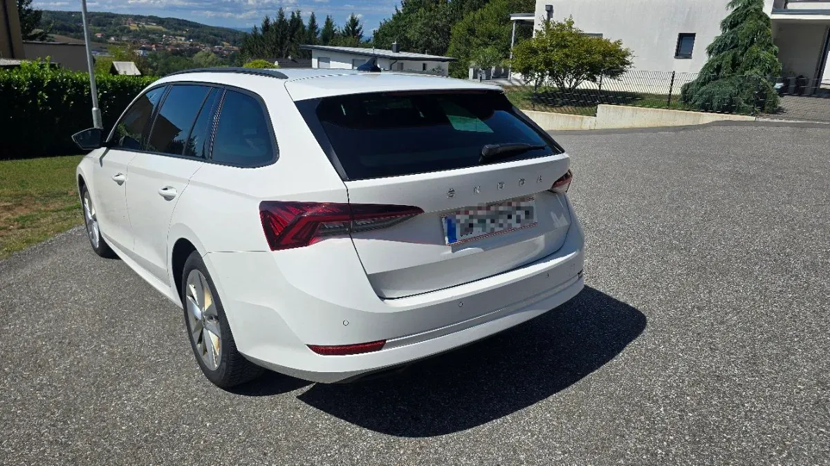 Skoda Octavia 2021 photo 2