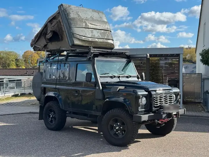 Land Rover Defender 90