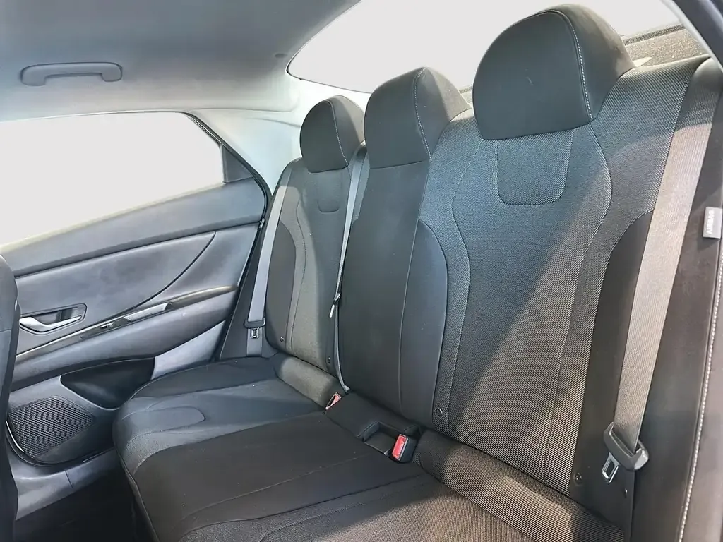 Hyundai Elantra 2025 photo 4